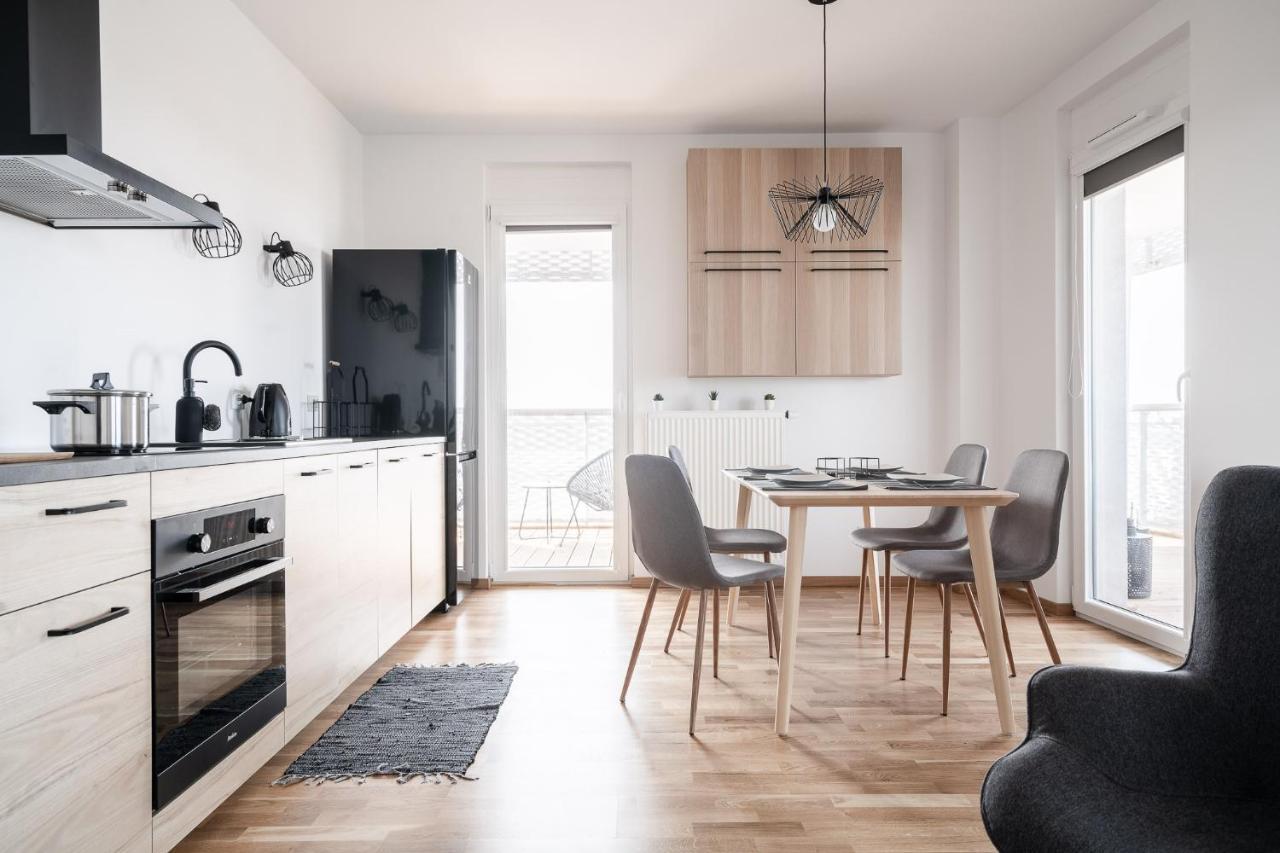 Rentplanet - Apartamenty Atal Tower Wrocław Eksteriør bilde